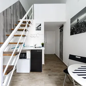 Rio's Stylish Flats , Budapest Ungheria